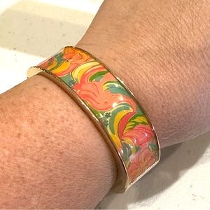 NWT Lilly Pulitzer Boca Bracelet, gold tone w/ multicolor tropical print-hinged